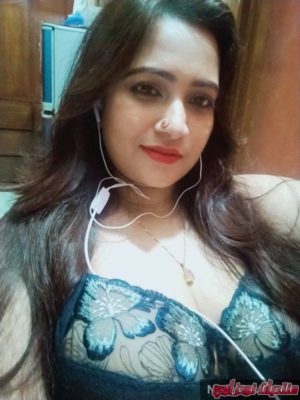 Beautiful Bangladeshi bhabhi big boobs pics 3