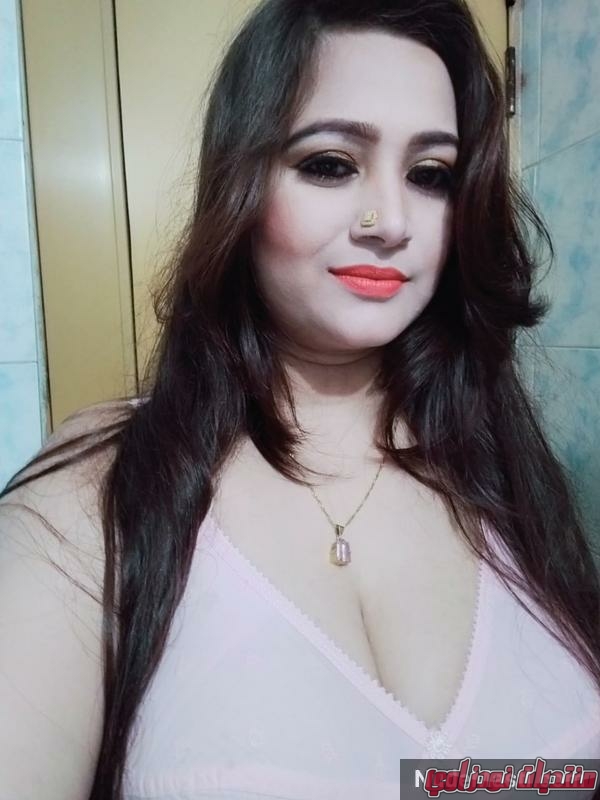 Beautiful Bangladeshi bhabhi big boobs pics 4